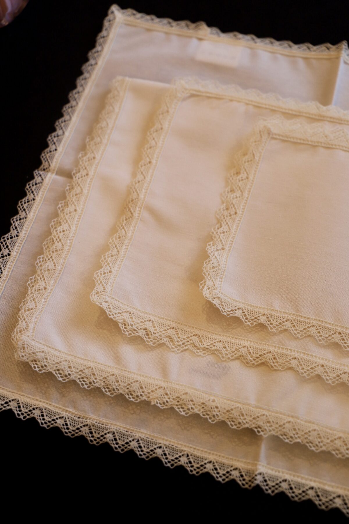 Cubre bandejas puntilla encaje