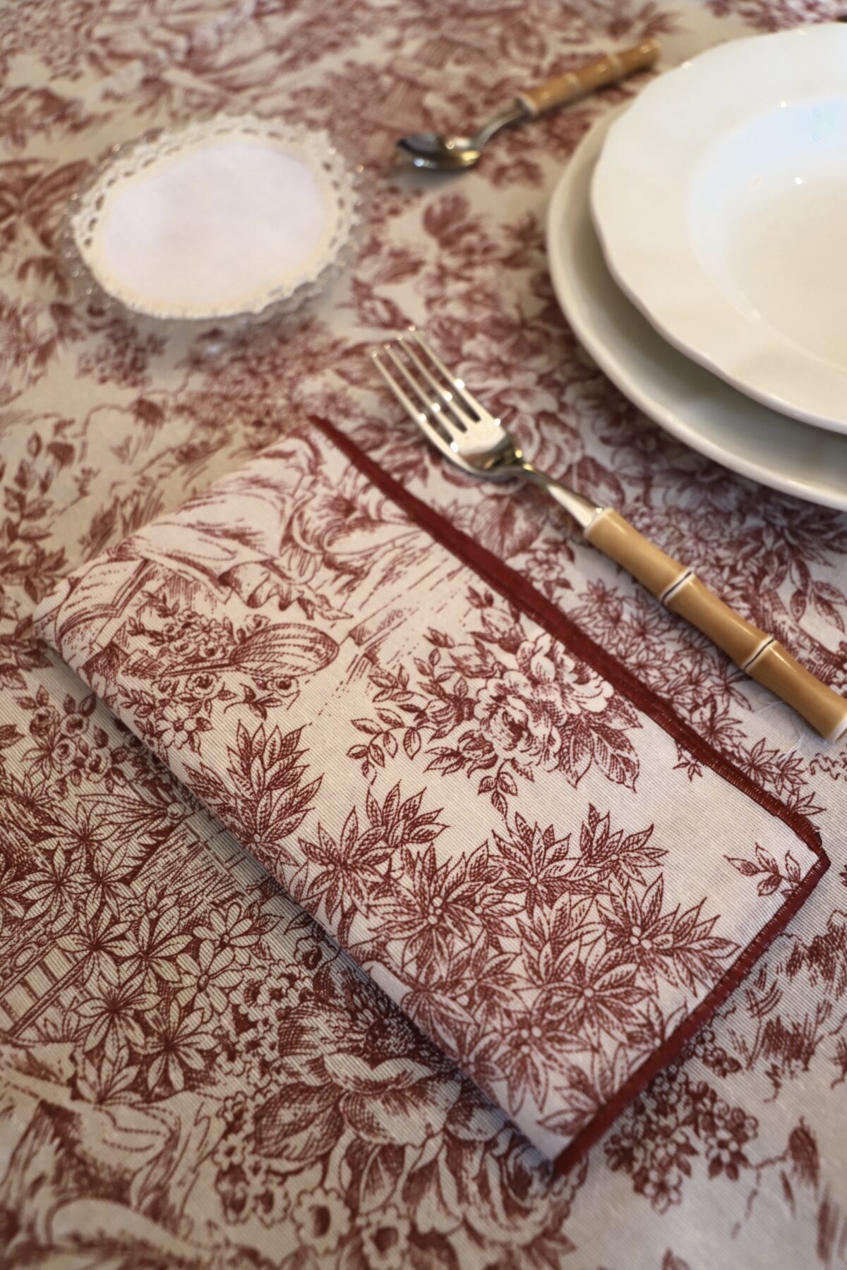 Servilleta Toile de Jouy rosa con festón