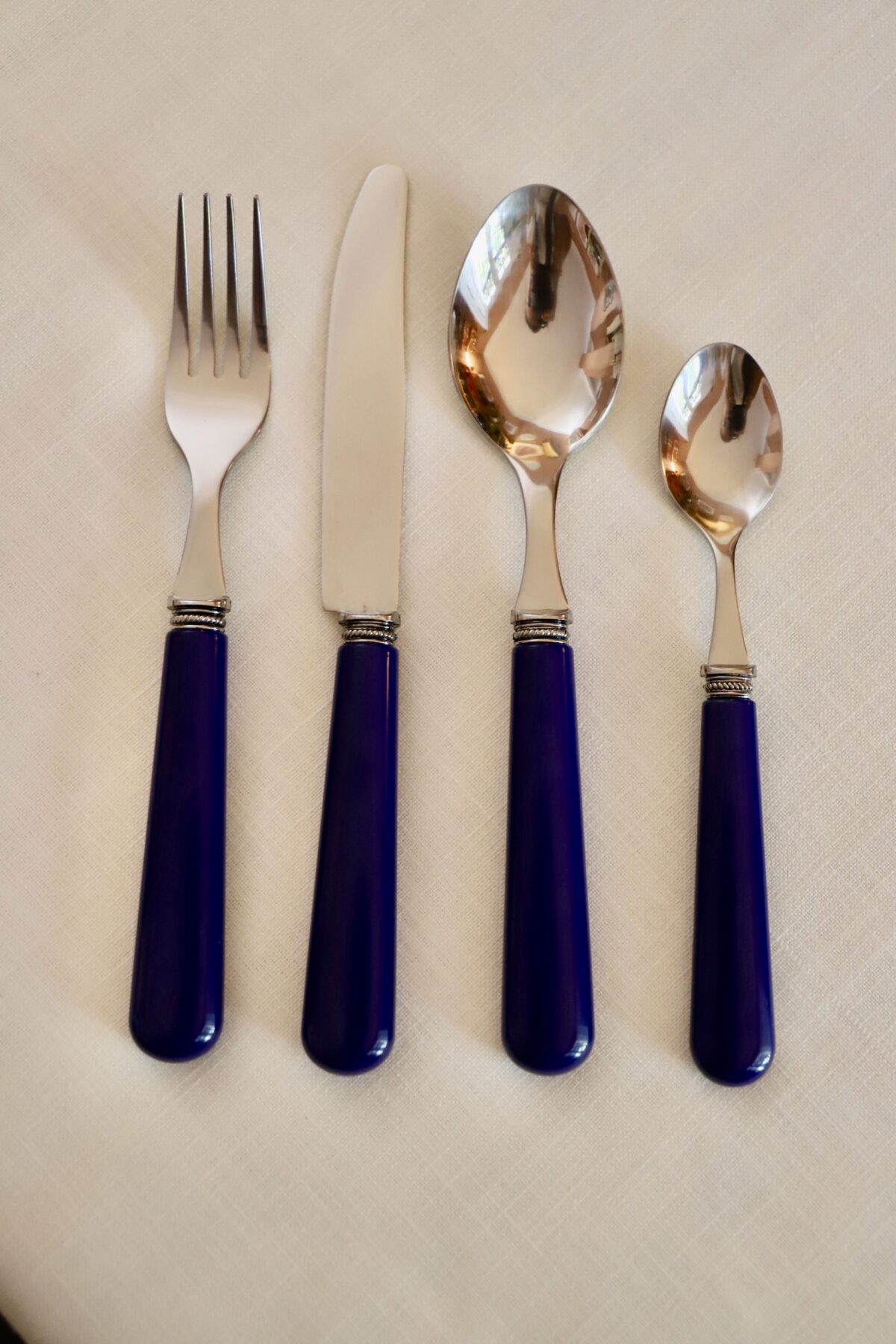 Cubertería italiana azul marino